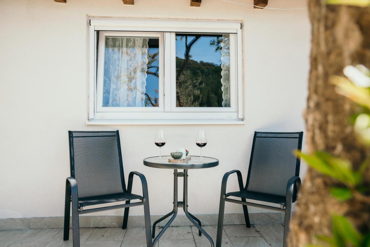 Mila And Jurija Formenti 2 Apartments In Heart Of Nautic Marina, With Heated Swimming Pool, Bikes, Sup, Kajak 斯克拉丁 外观 照片