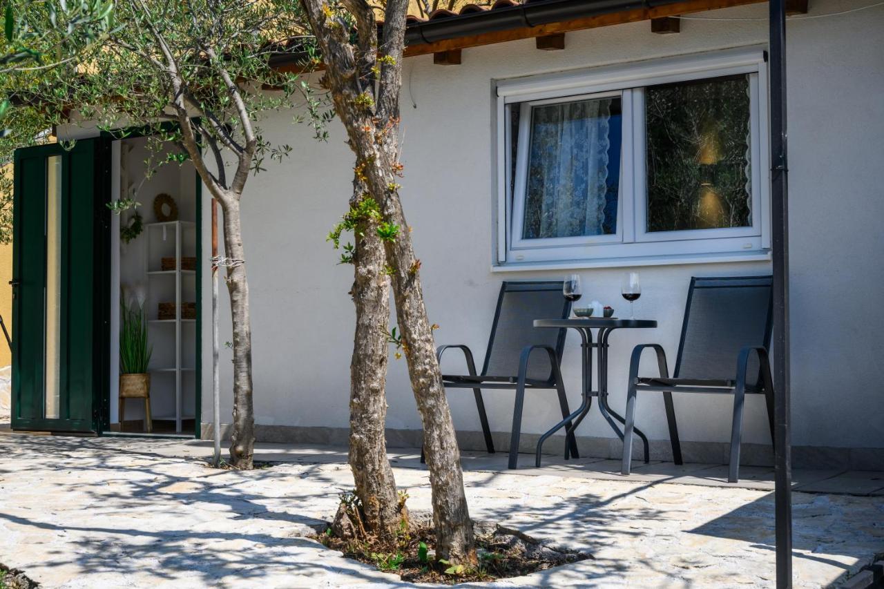 Mila And Jurija Formenti 2 Apartments In Heart Of Nautic Marina, With Heated Swimming Pool, Bikes, Sup, Kajak 斯克拉丁 外观 照片